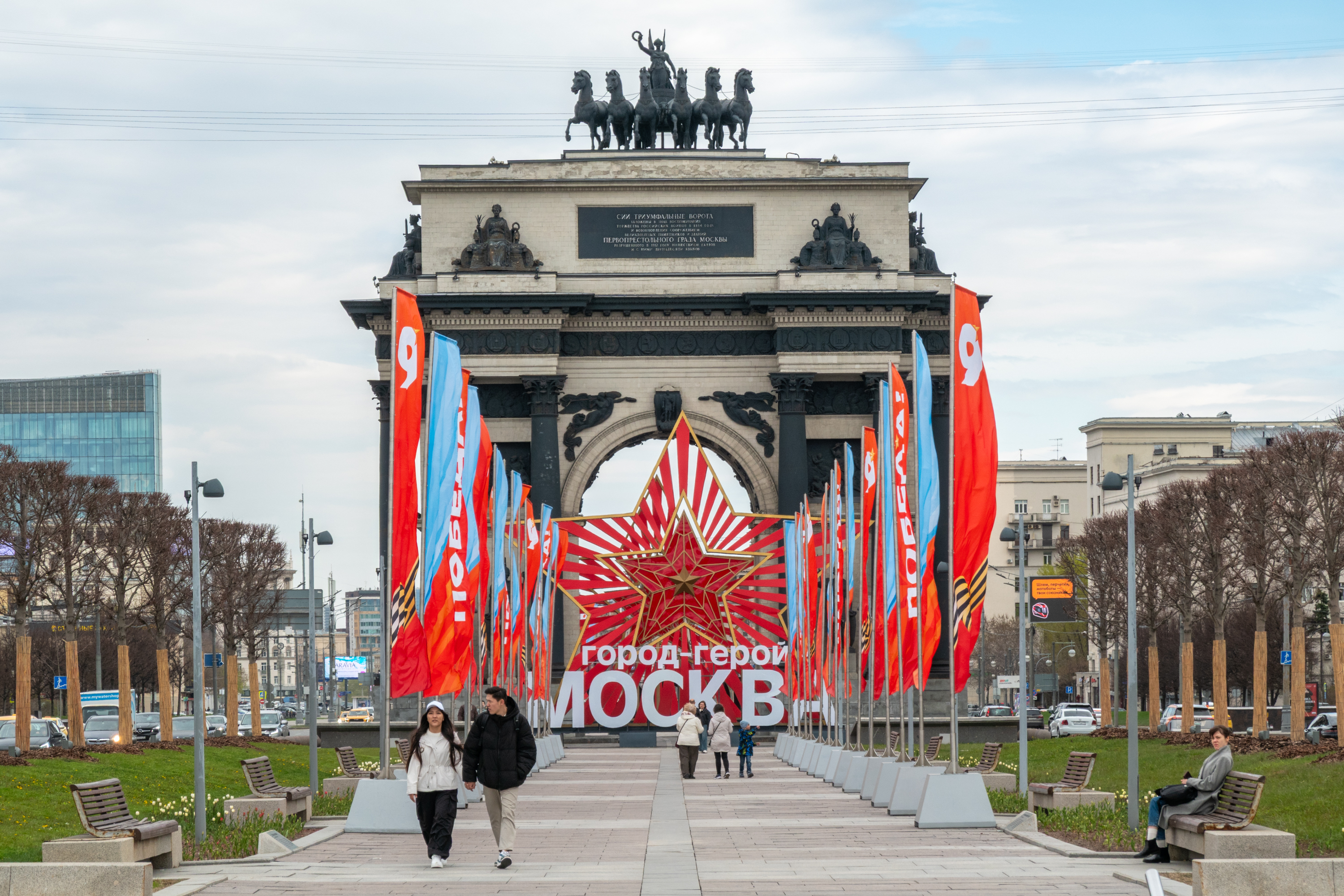 Украшение Москвы к 81-й годовщине Великой Победы