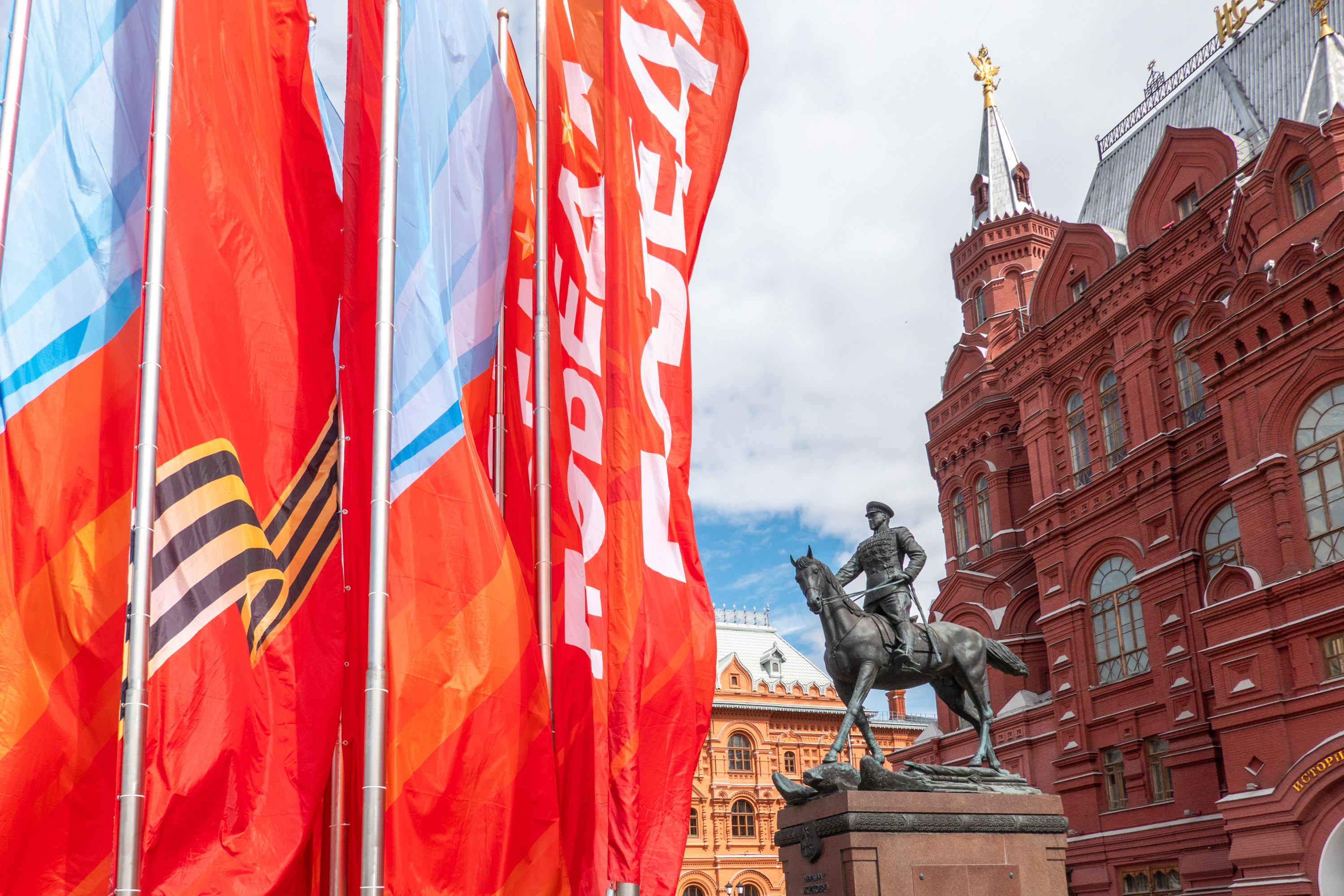 Украшение Москвы к 81-й годовщине Великой Победы