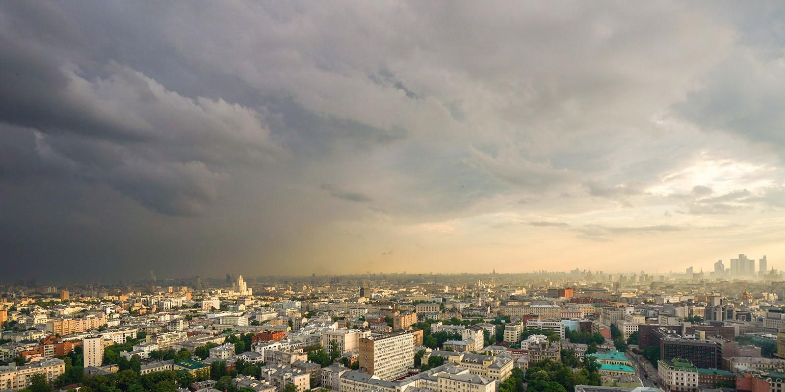 «Желтый» уровень опасности из-за ливней с грозами объявлен в Москве