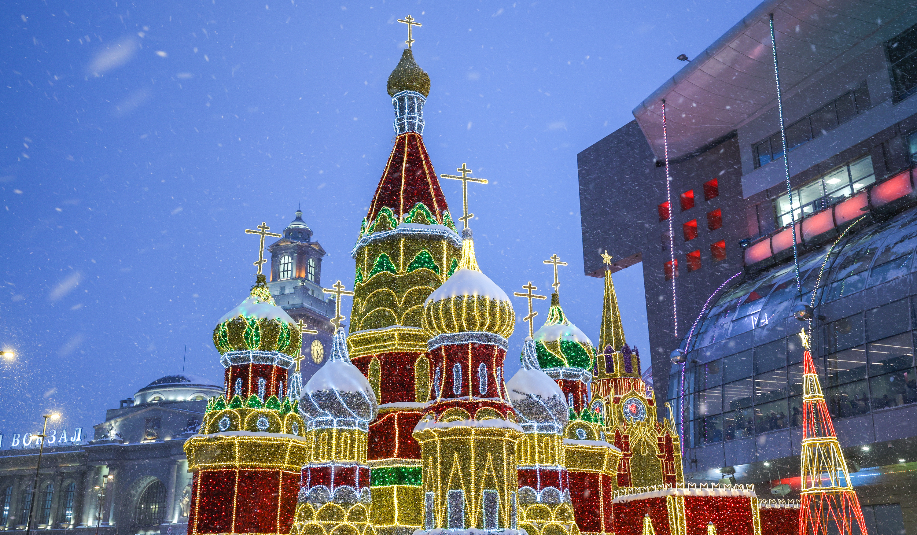 Новогоднее оформление Киевского вокзала
