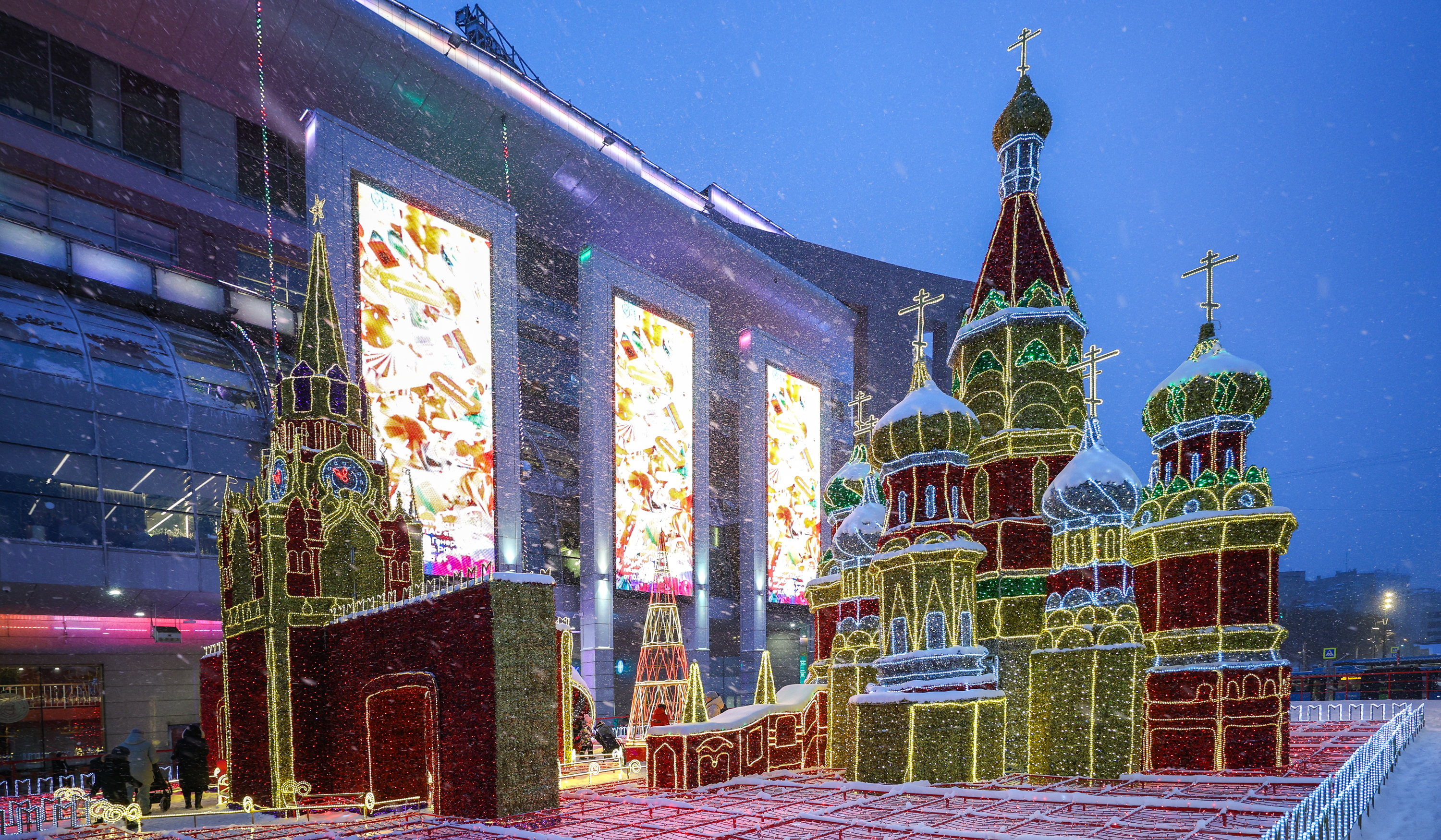 Новогоднее оформление Киевского вокзала