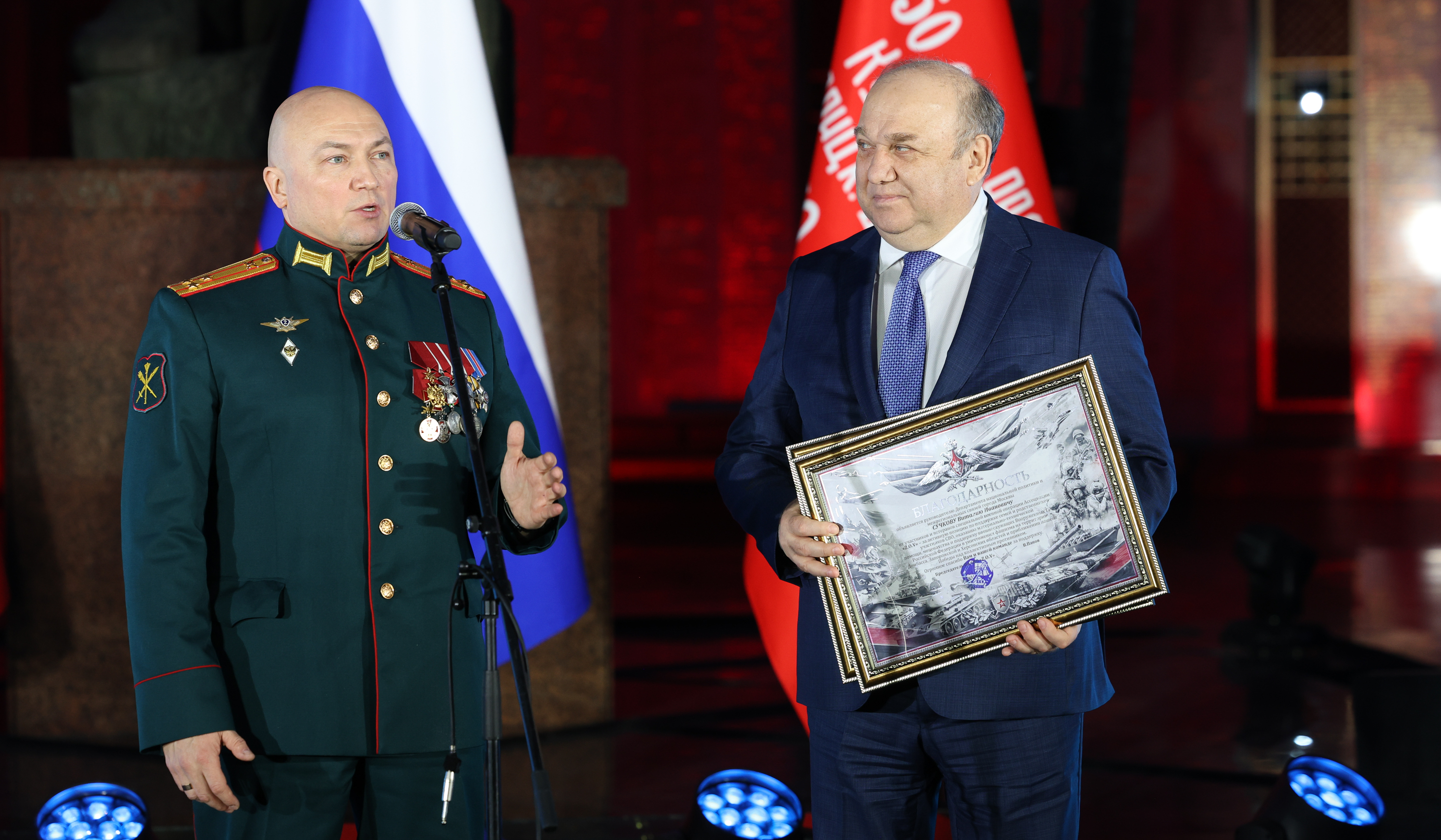 Фото с пресс-подхода «Героями не рождаются. Наши дни!»