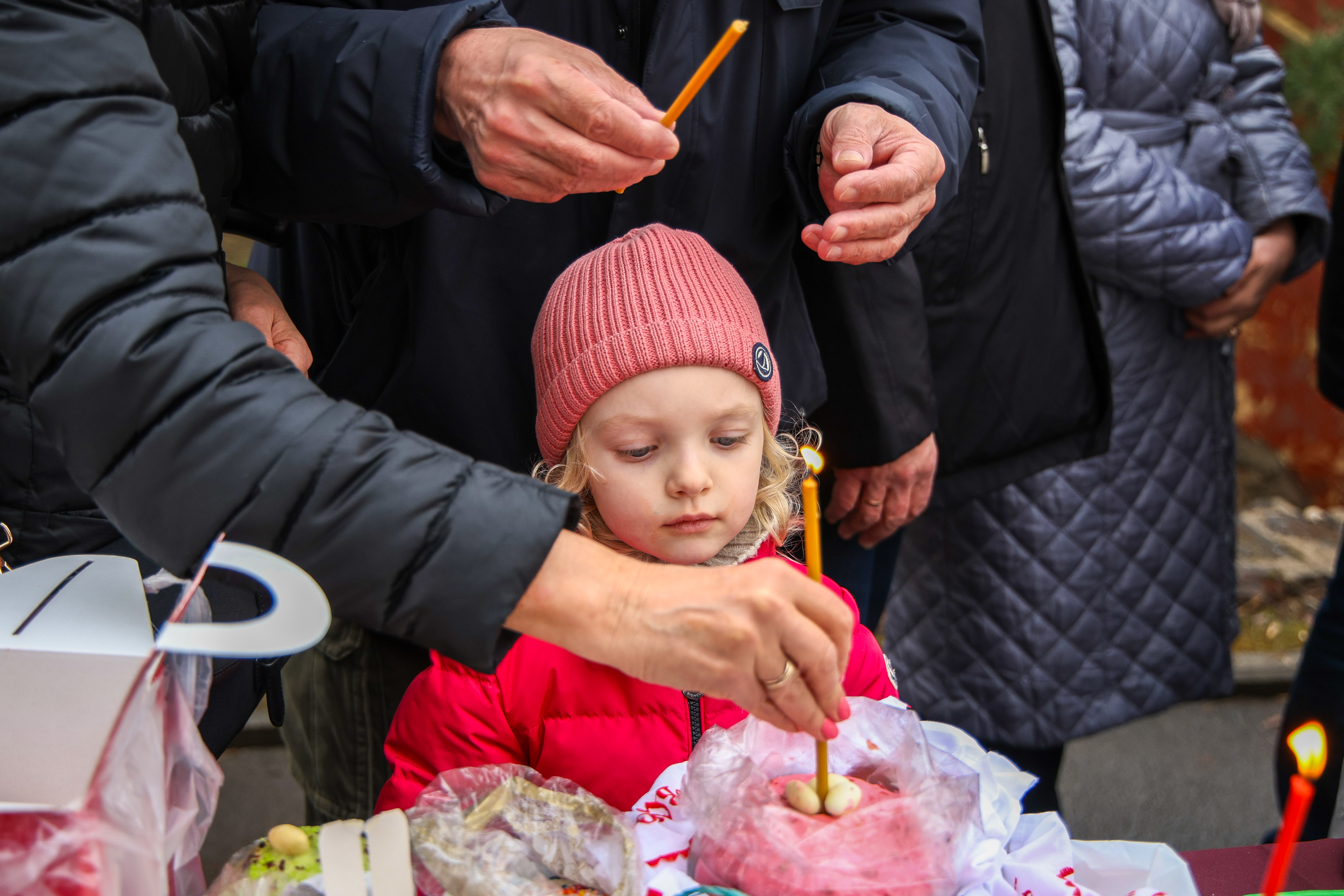 Освящение пасхальных куличей в Высоко-Петровском монастыре