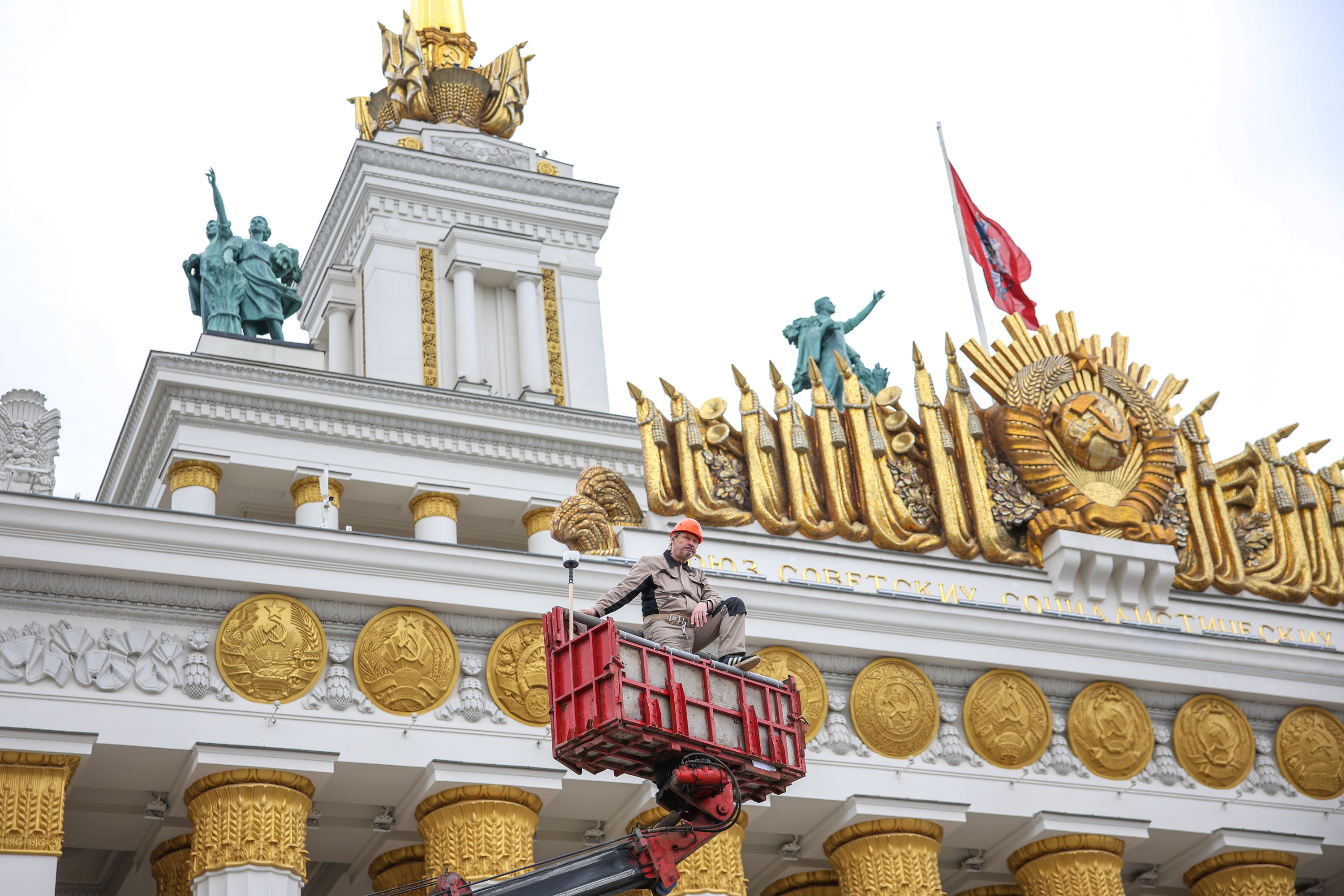 Открытие весенне-летнего сезона и летнего сезона в тематическом парке аттракционов «Орион» на ВДНХ