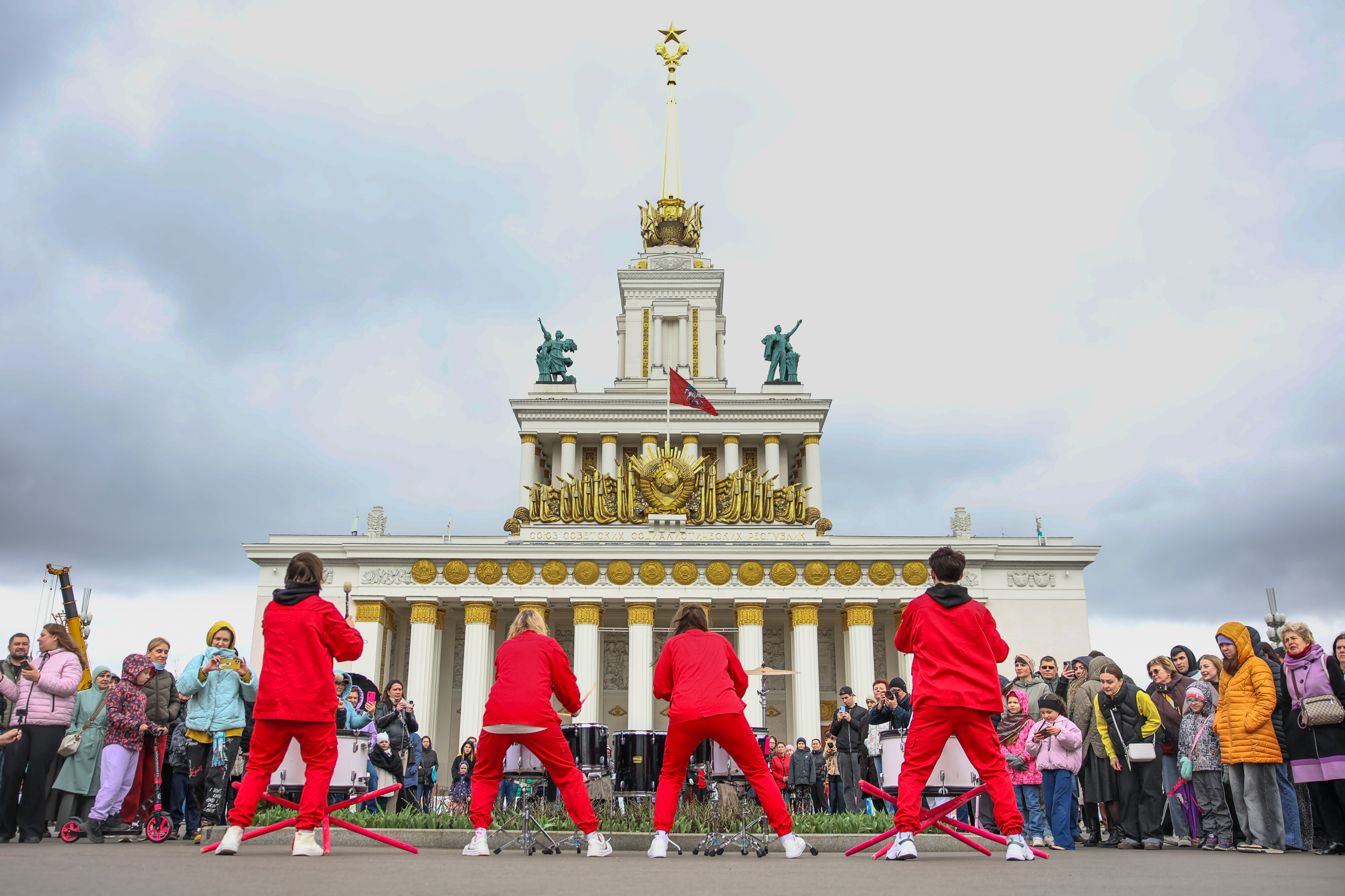 Открытие весенне-летнего сезона и летнего сезона в тематическом парке аттракционов «Орион» на ВДНХ