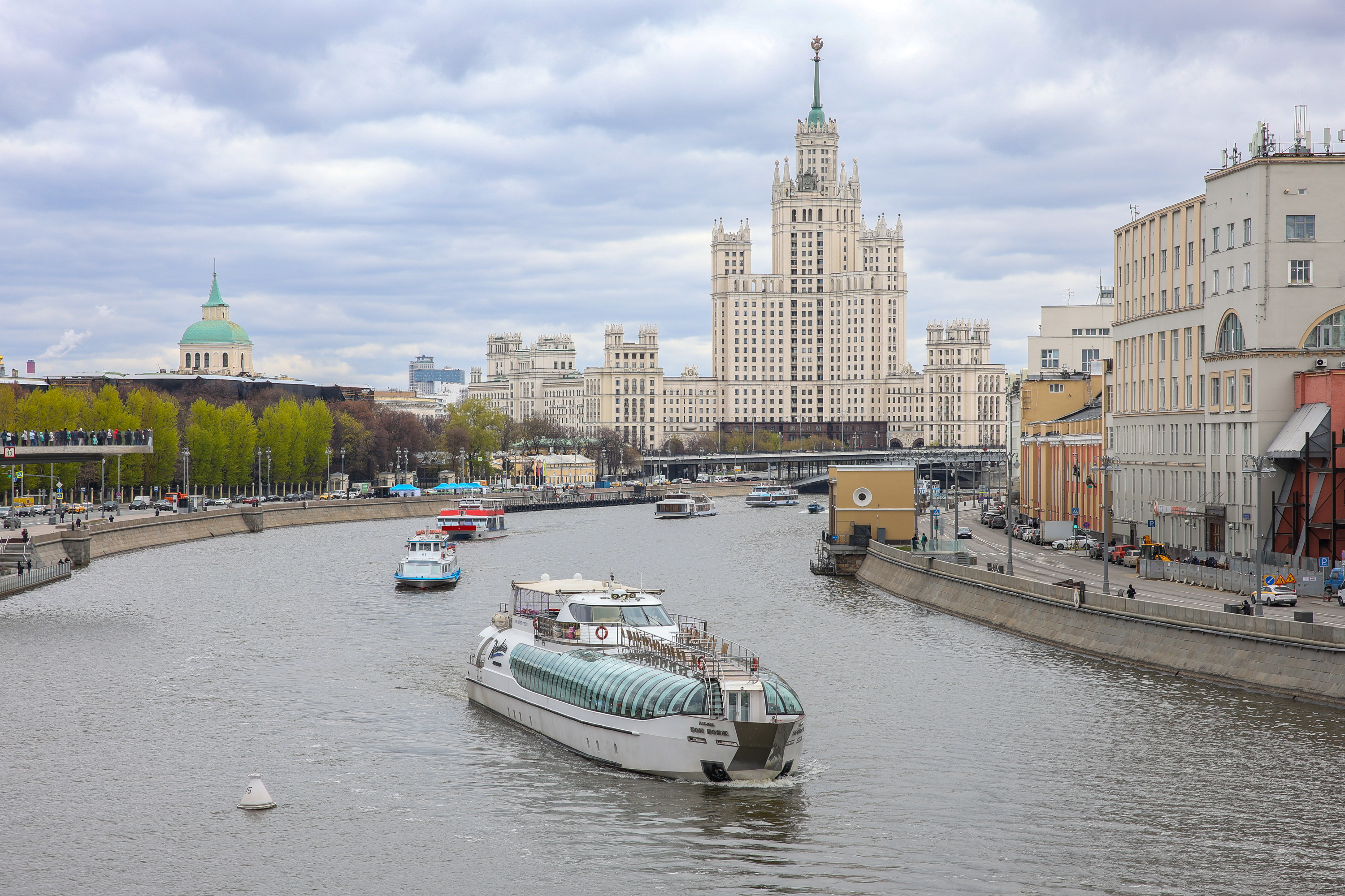 Парад судов по Москве-реке