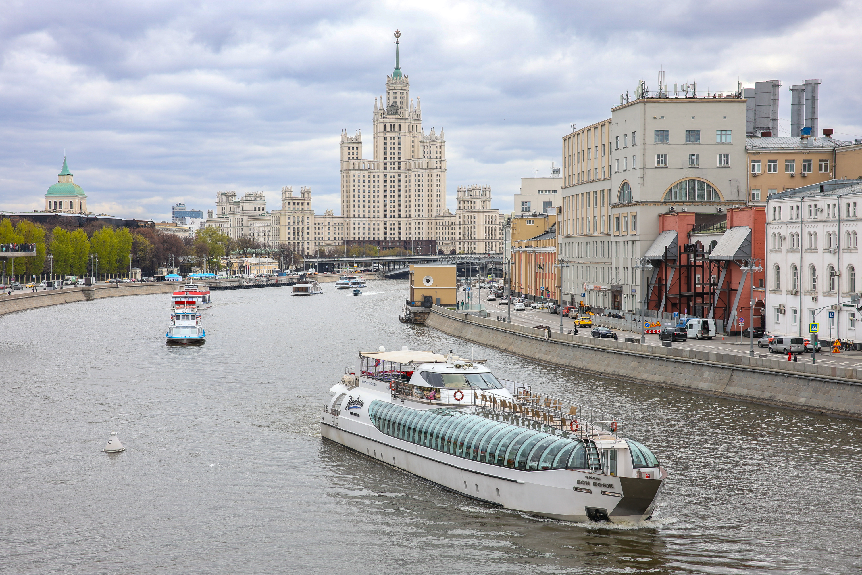 Парад судов по Москве-реке