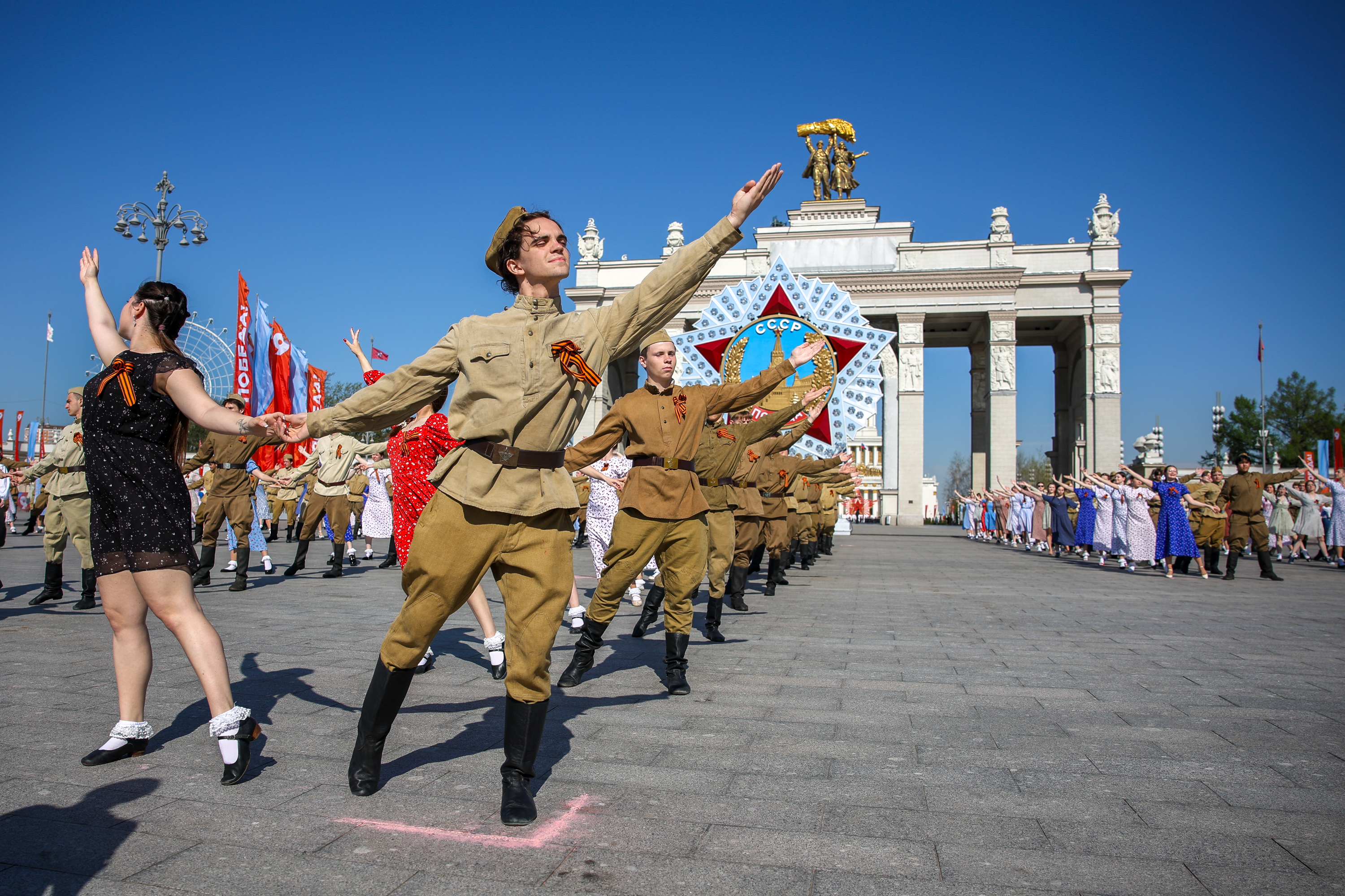Акция «Вальс Победы» на ВДНХ