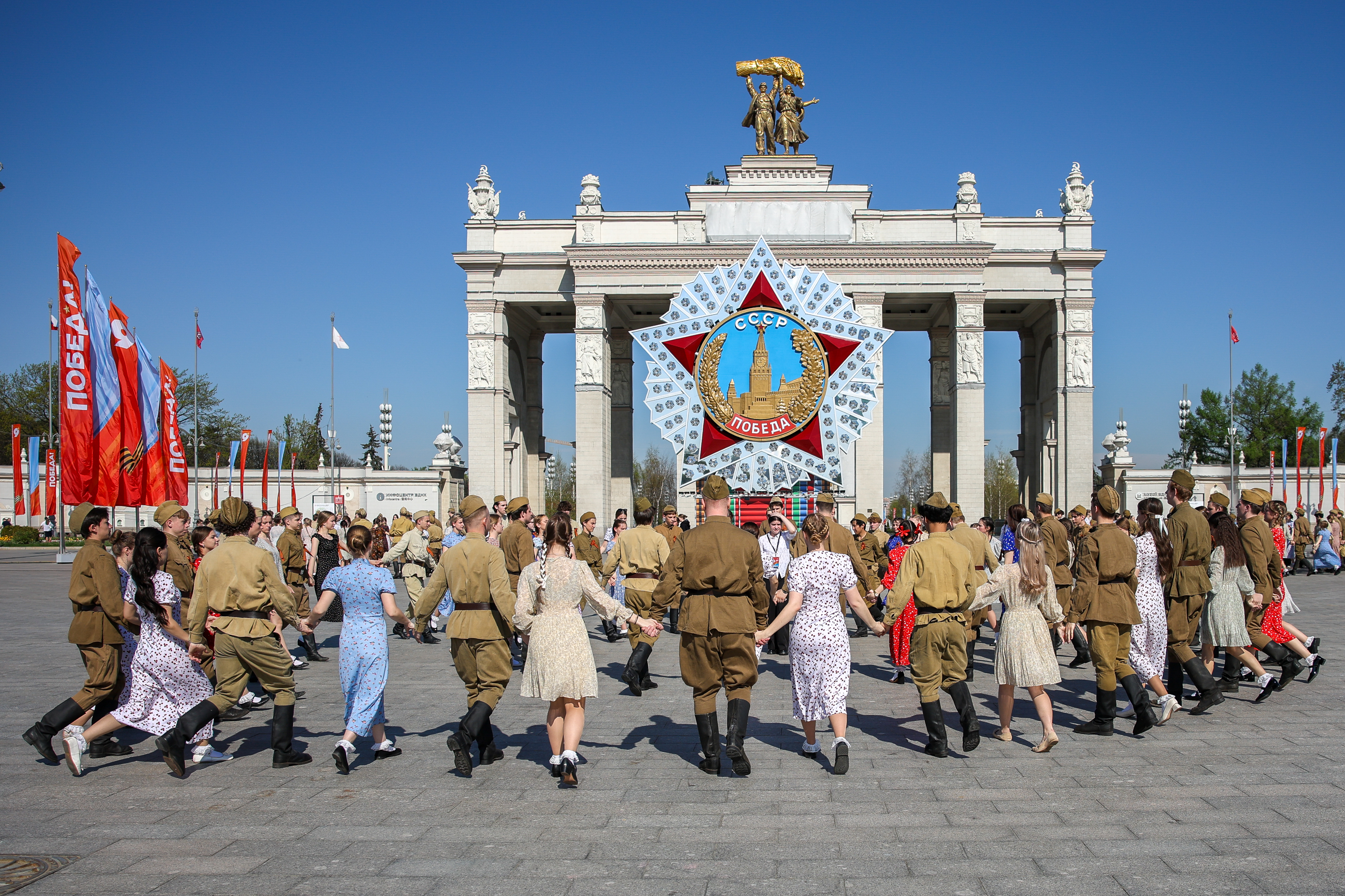Акция «Вальс Победы» на ВДНХ