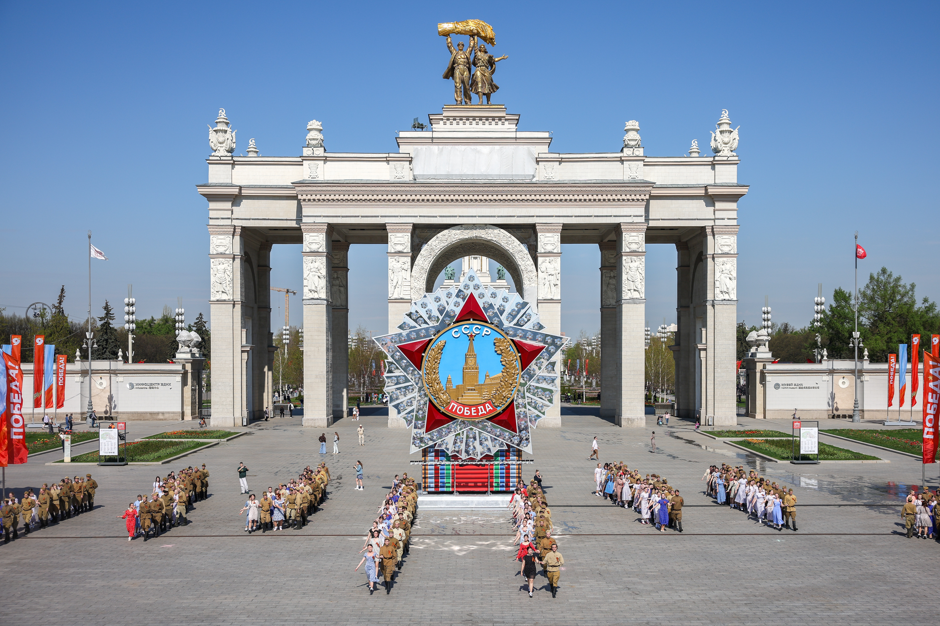 Акция «Вальс Победы» на ВДНХ