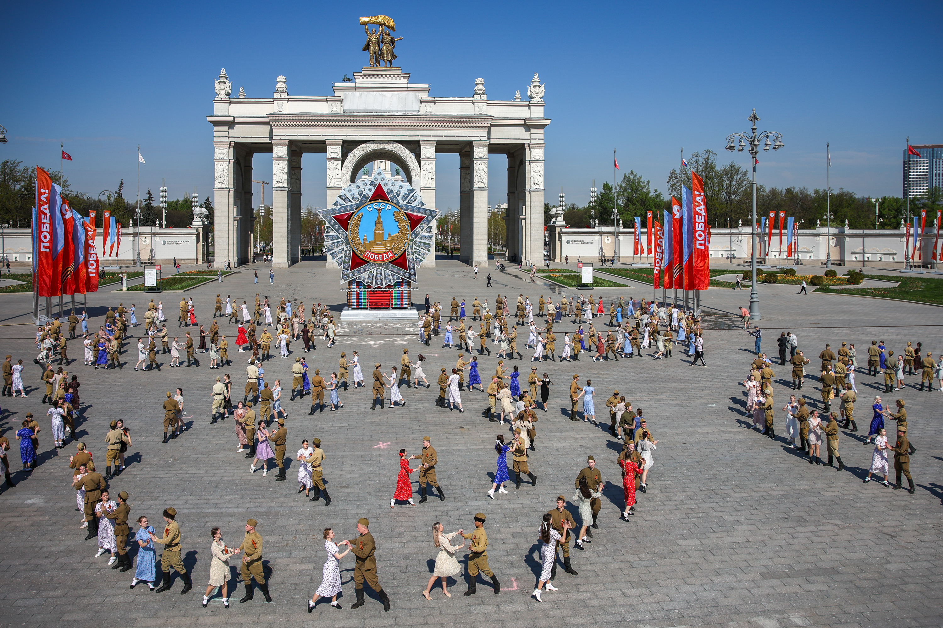 Акция «Вальс Победы» на ВДНХ