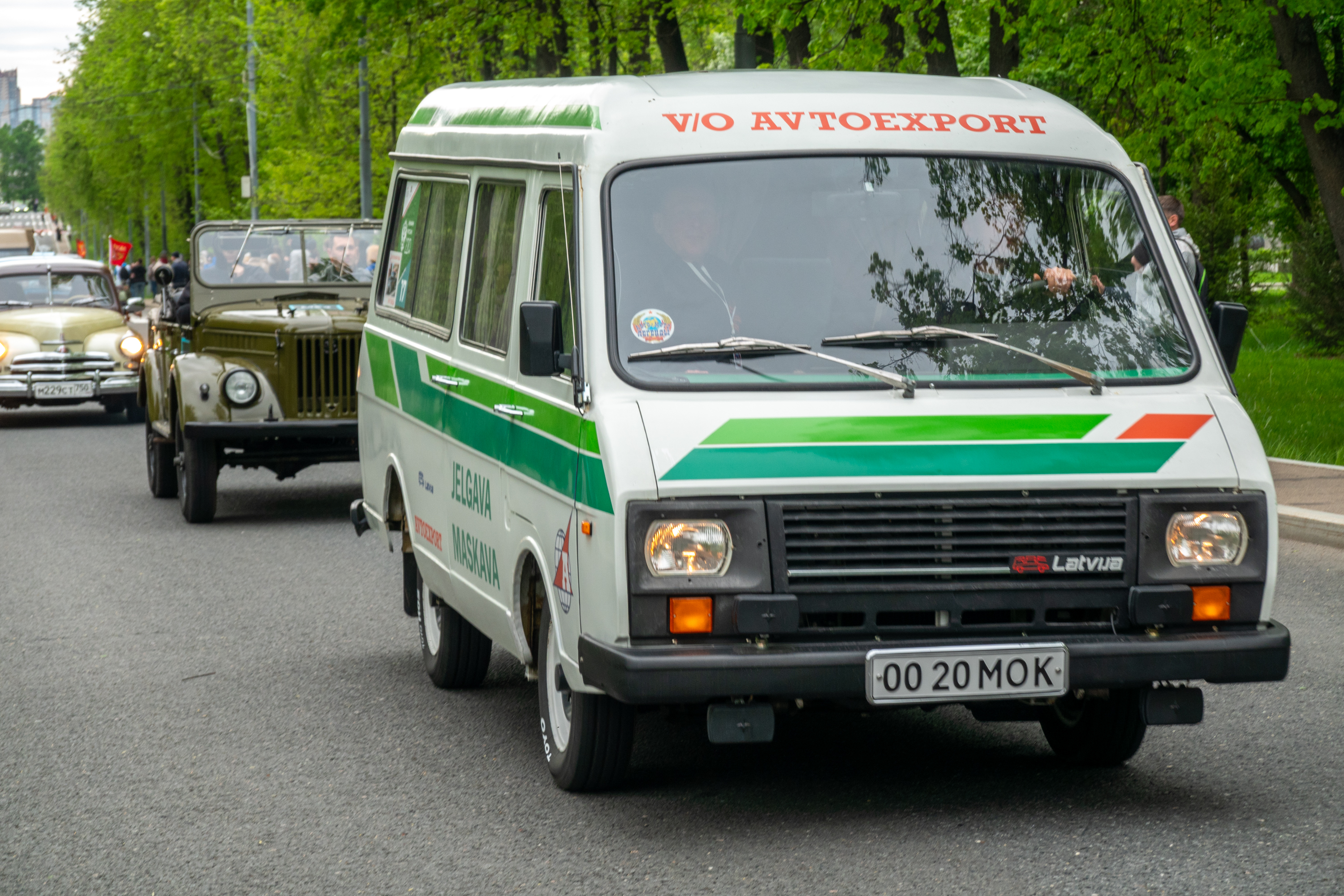 Ретроралли «Круг Победы» на Площади Победы