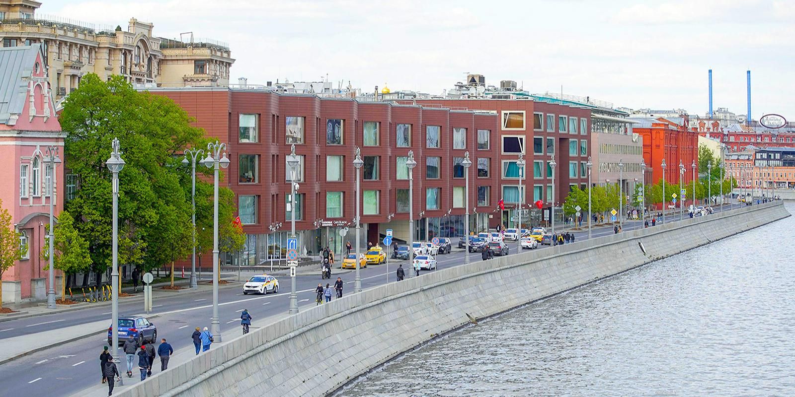 Ремонт Пречистенской набережной начался в центре Москвы