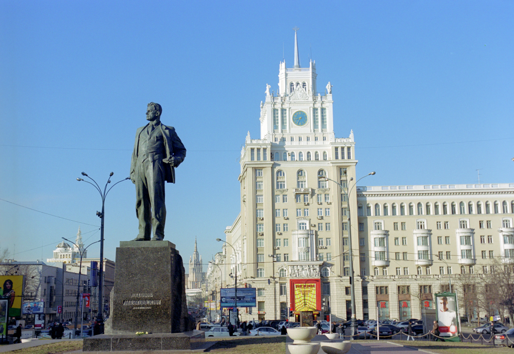День в истории: 29 июля 1958 года на Триумфальной площади был торжественно открыт памятник Владимиру Маяковскому