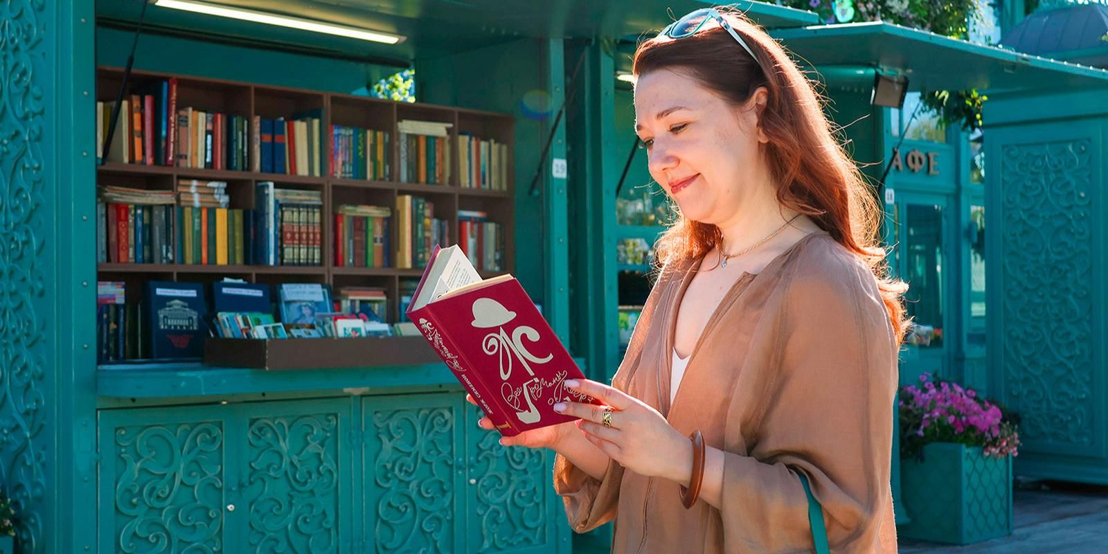 Книги советского периода представлены на прилавках винтажного маркета