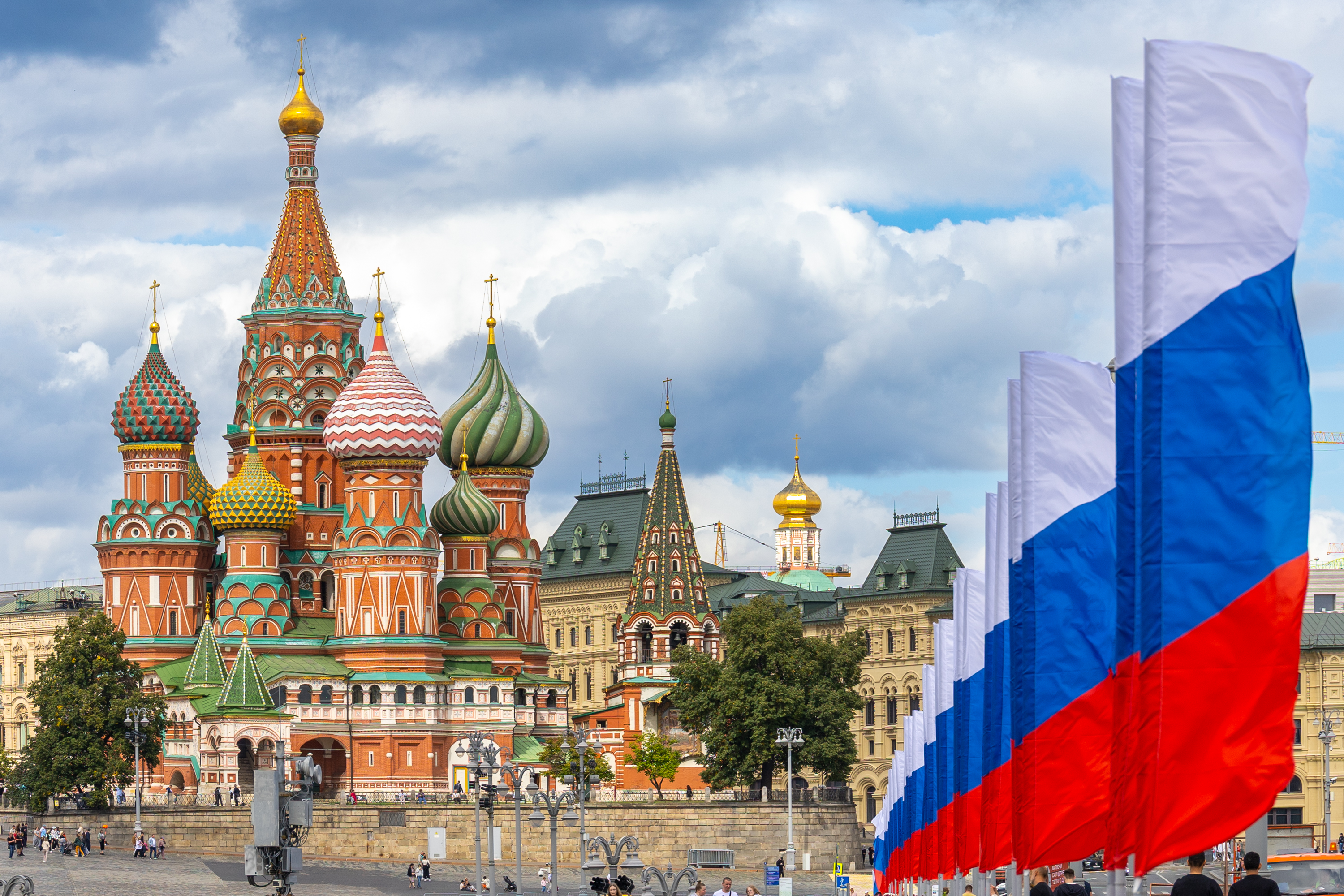 Украшение Москвы ко Дню флага