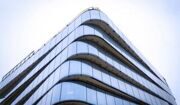 Завершено остекление делового центра на Бутырской улице