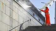 Свыше 700 подземных и надземных пешеходных переходов промоют в Москве