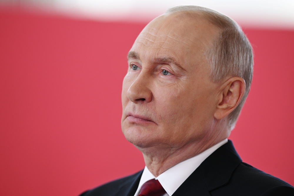 Путин: Десятки тысяч москвичей идут вперед в зоне СВО