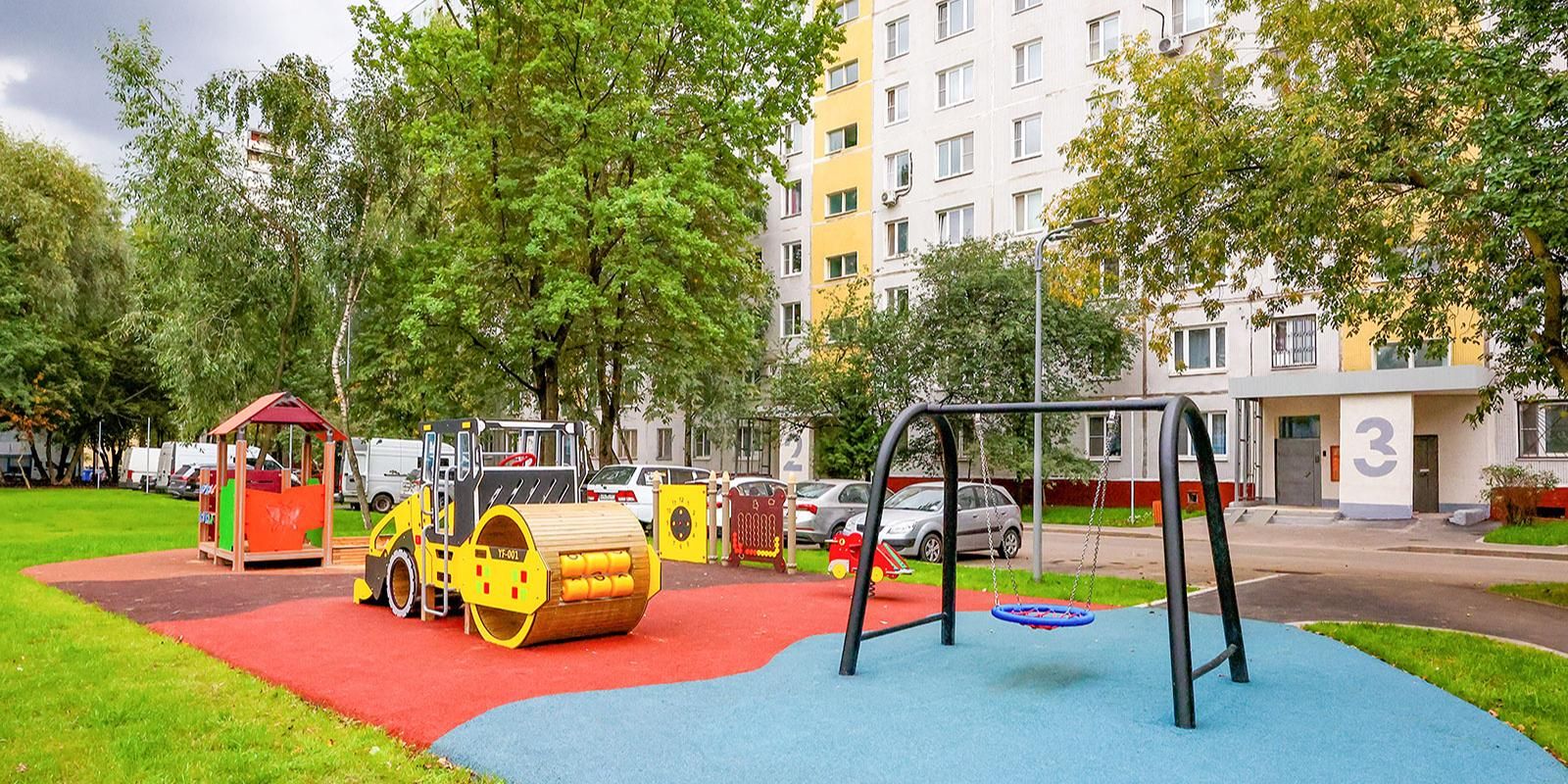 Новые детские и спортивные площадки появились в жилом квартале в Отрадном