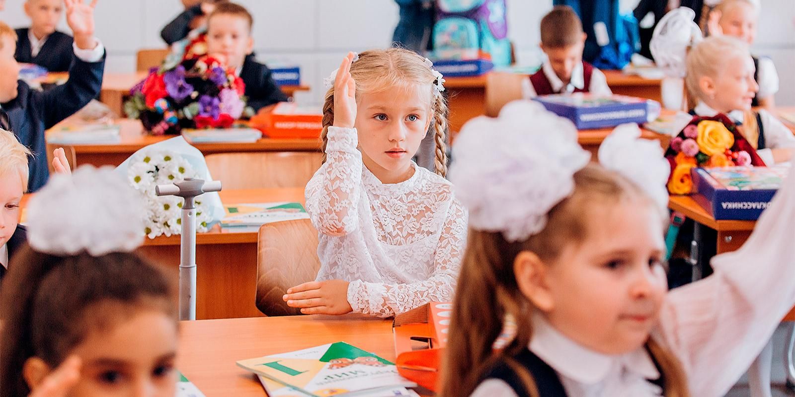 Полмиллиона карт «Москвенок» в стиле русских сказок получили первоклассники и их родители
