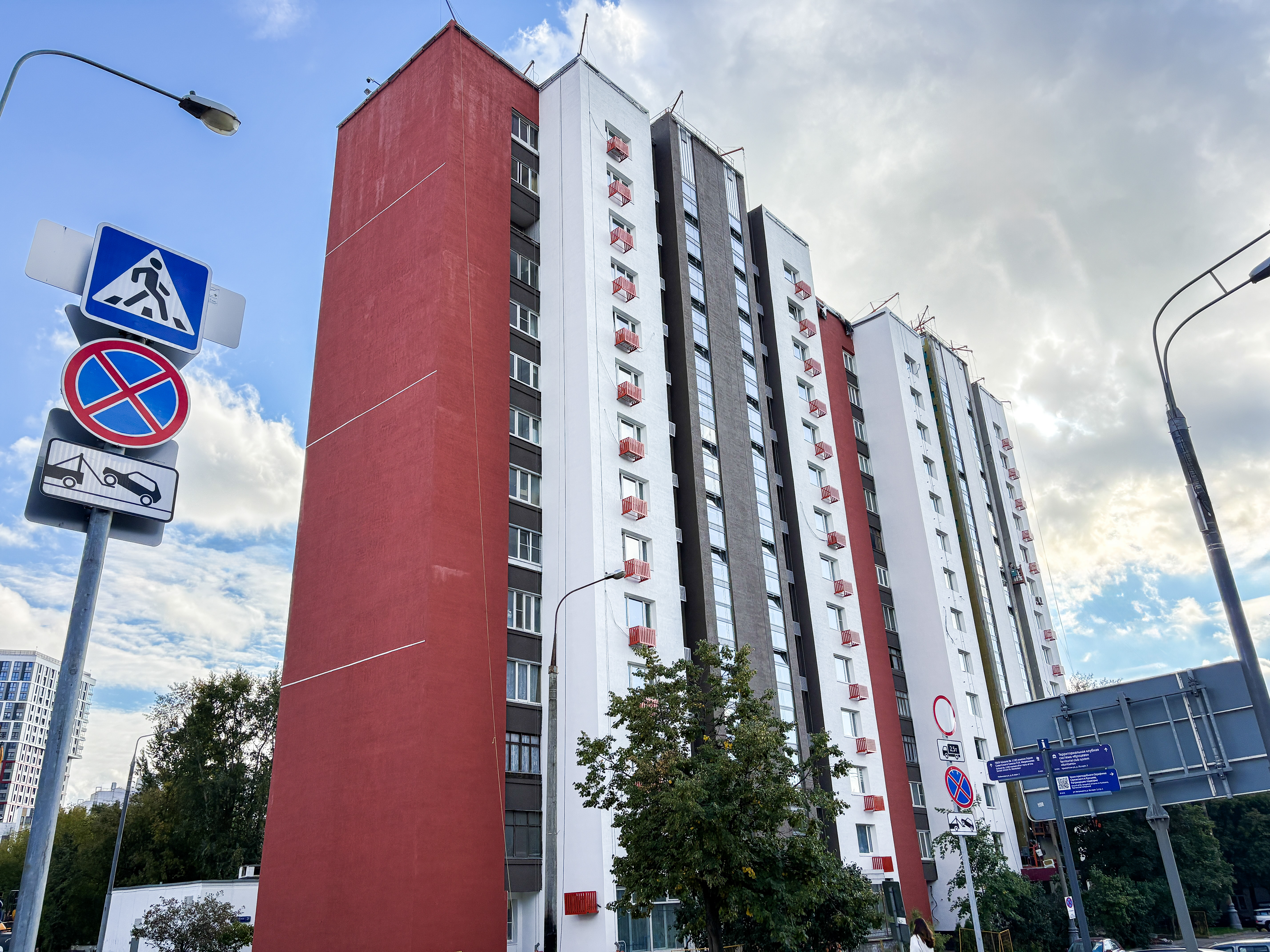 На западе столицы в жилом доме на Можайском шоссе проходит капитальный ремонт