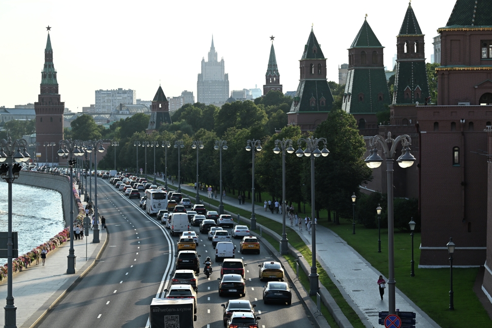 Автомобилей в Москве и области стало больше, но ездят на них реже: как столица решает проблему с пробками на дорогах