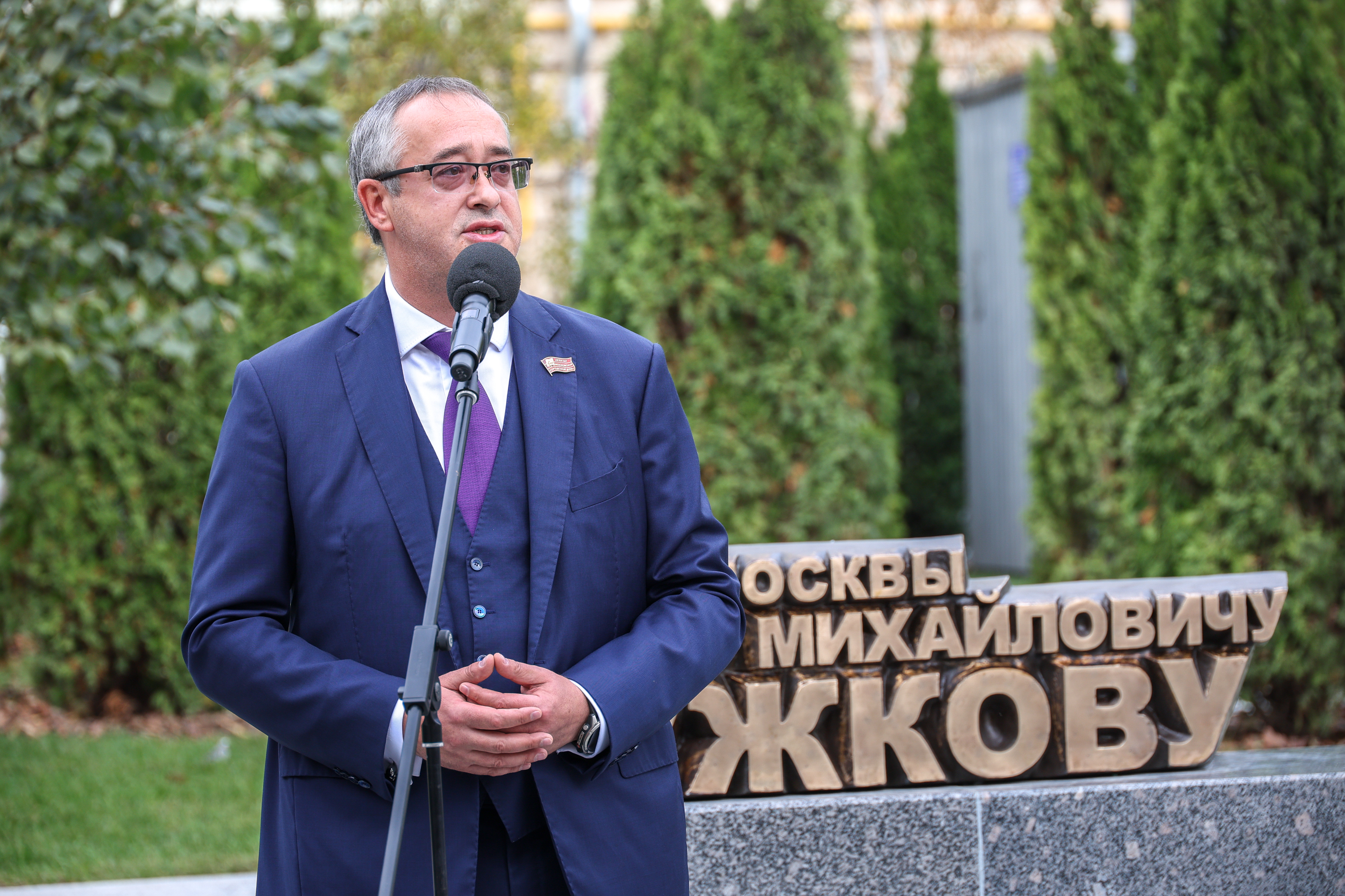 Торжественная церемония открытия монумента Юрию Лужкову