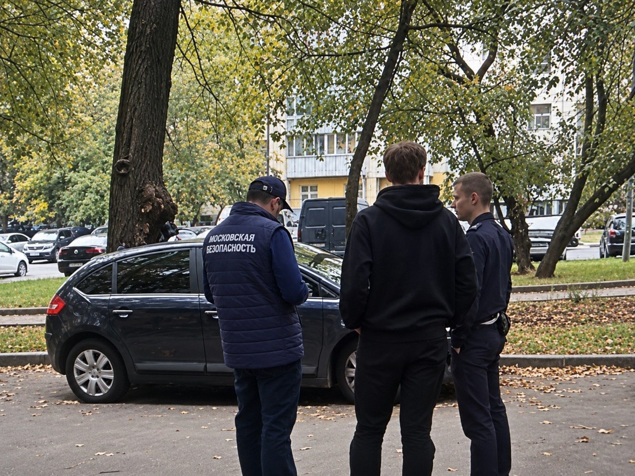 В Савеловском районе задержали подозреваемого в повреждении шлагбаумов у ЗАГСа