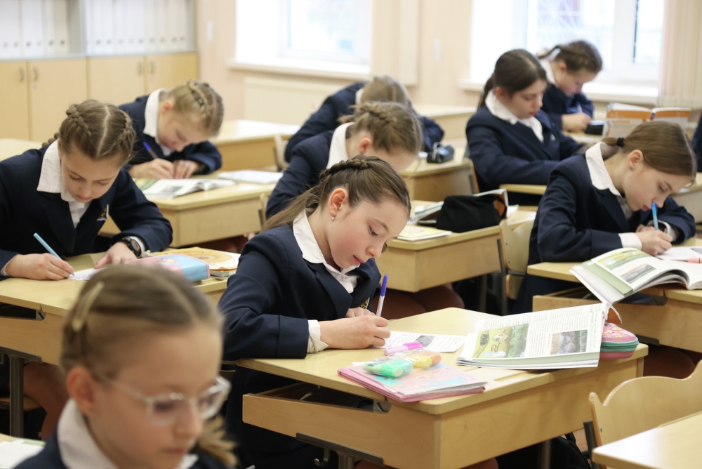 Школьные учителя превратились в коллег: как вчерашние выпускники возвращаются в школы в качестве педагогов