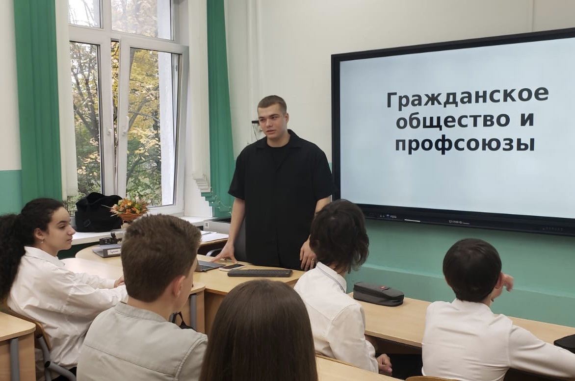 Роман Путилин на уроке. Фото: Снежана Трофимова/предоставлено героем публикации