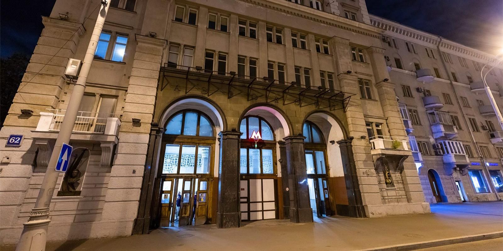 Входную группу станции «Аэропорт» восстанавливают в центре реставрации метрополитена