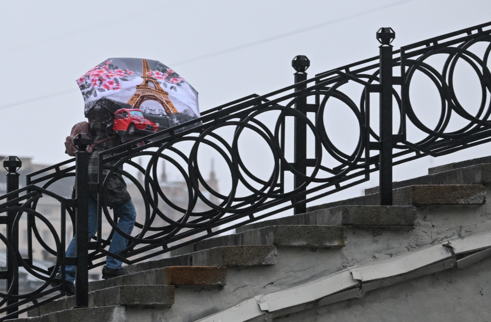 Москвичей предупредили о сильном ветре до конца дня