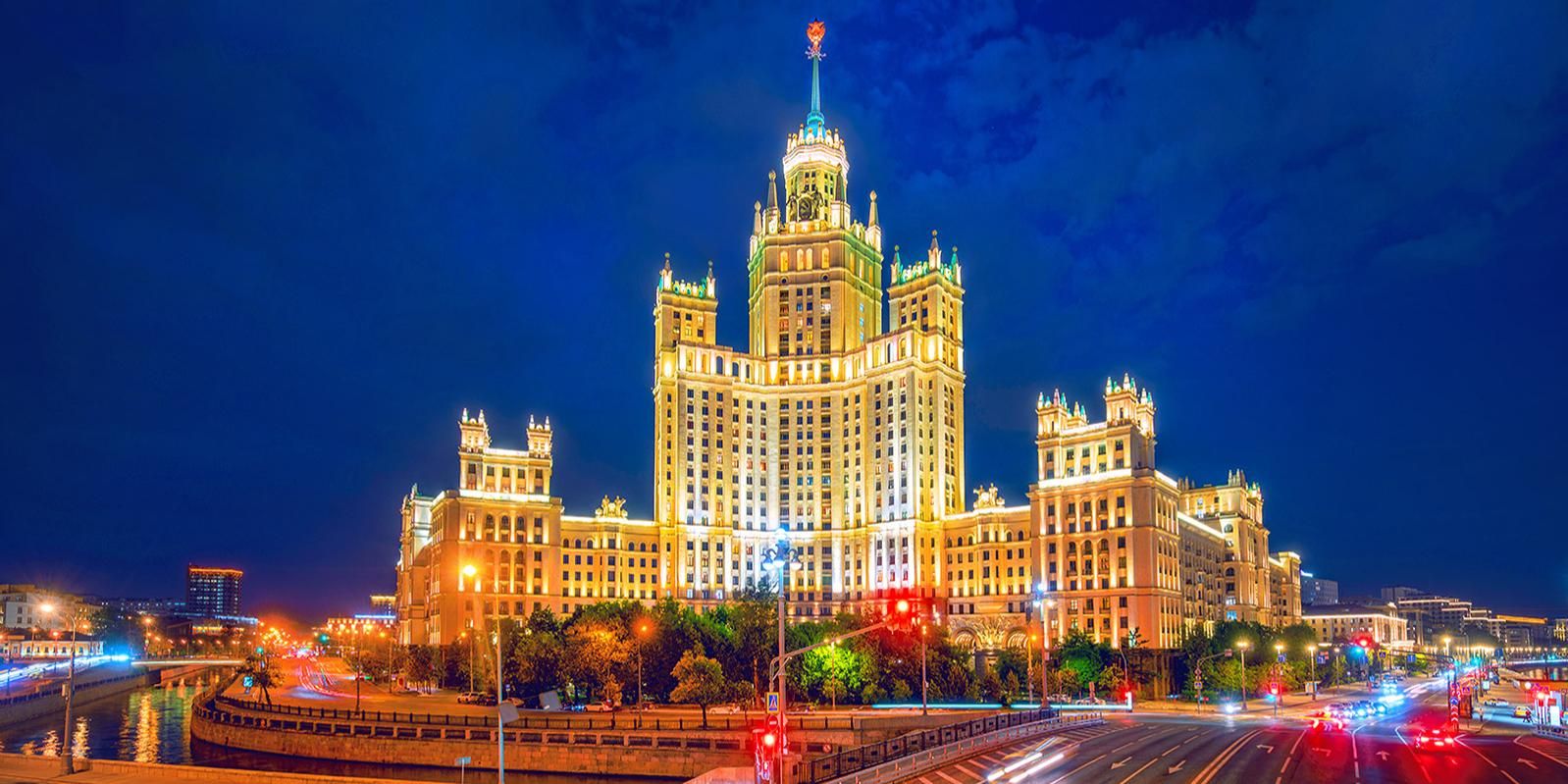 Уличное освещение и архитектурно-художественную подсветку в Москве перевели на зимний режим работы