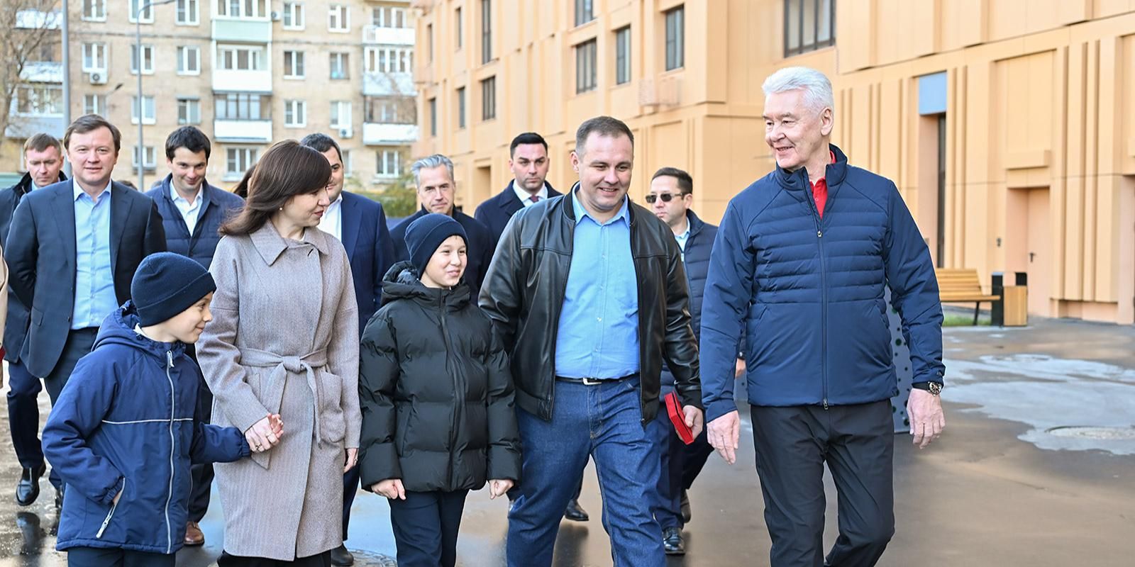 Собянин подарил «Москвич» 300-тысячному получателю новой квартиры по реновации
