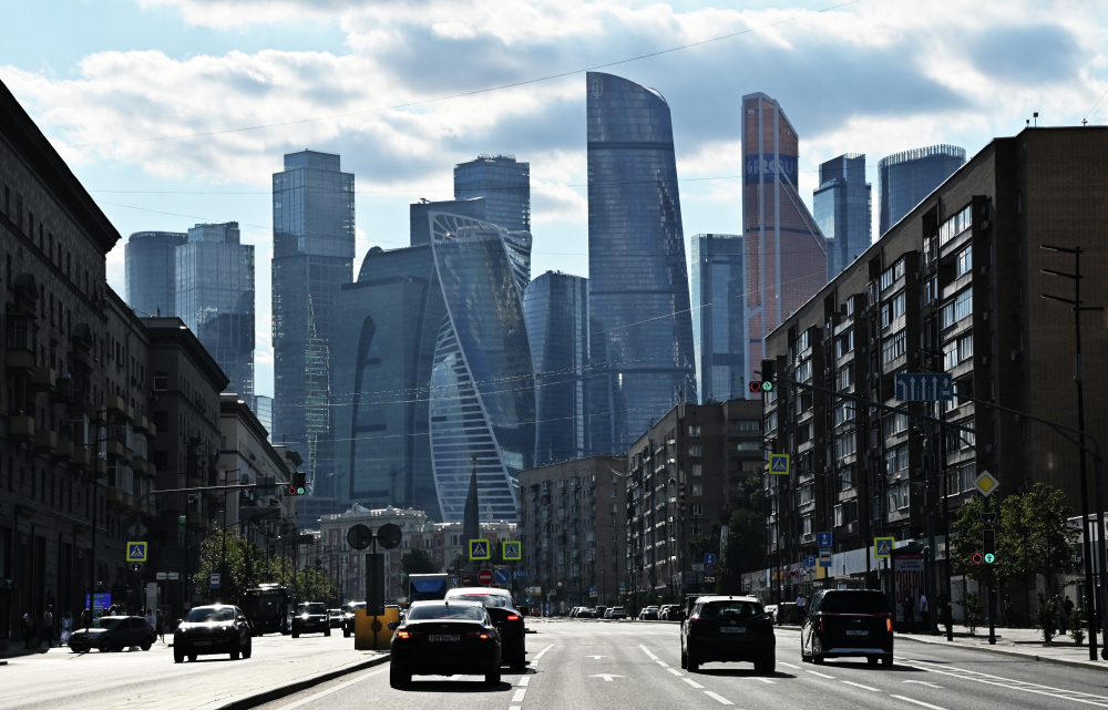 В центре Москвы временно закрыли движение на улицах, мостах и набережных