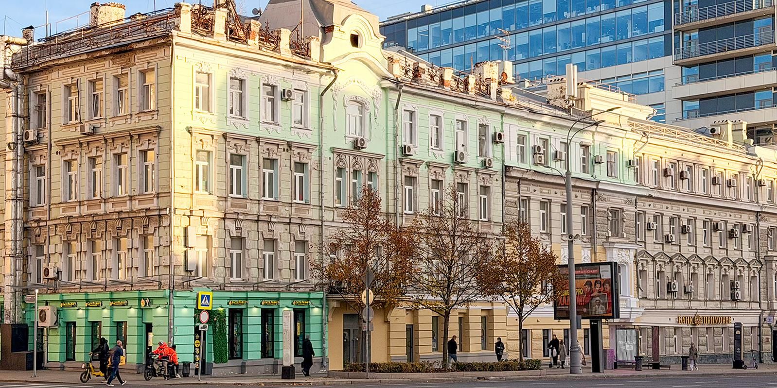 Фасады доходного дома Фокина начали реставрировать на Земляном Валу